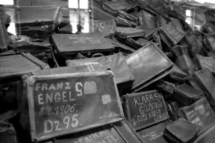 auschwitz-birkenau-1187896_1280